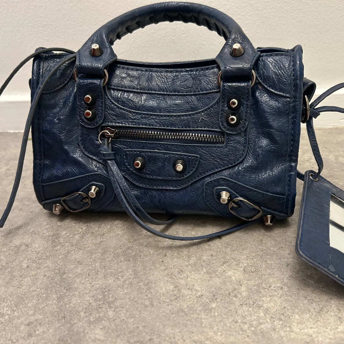 Mörkblå handväska i skinn - 1