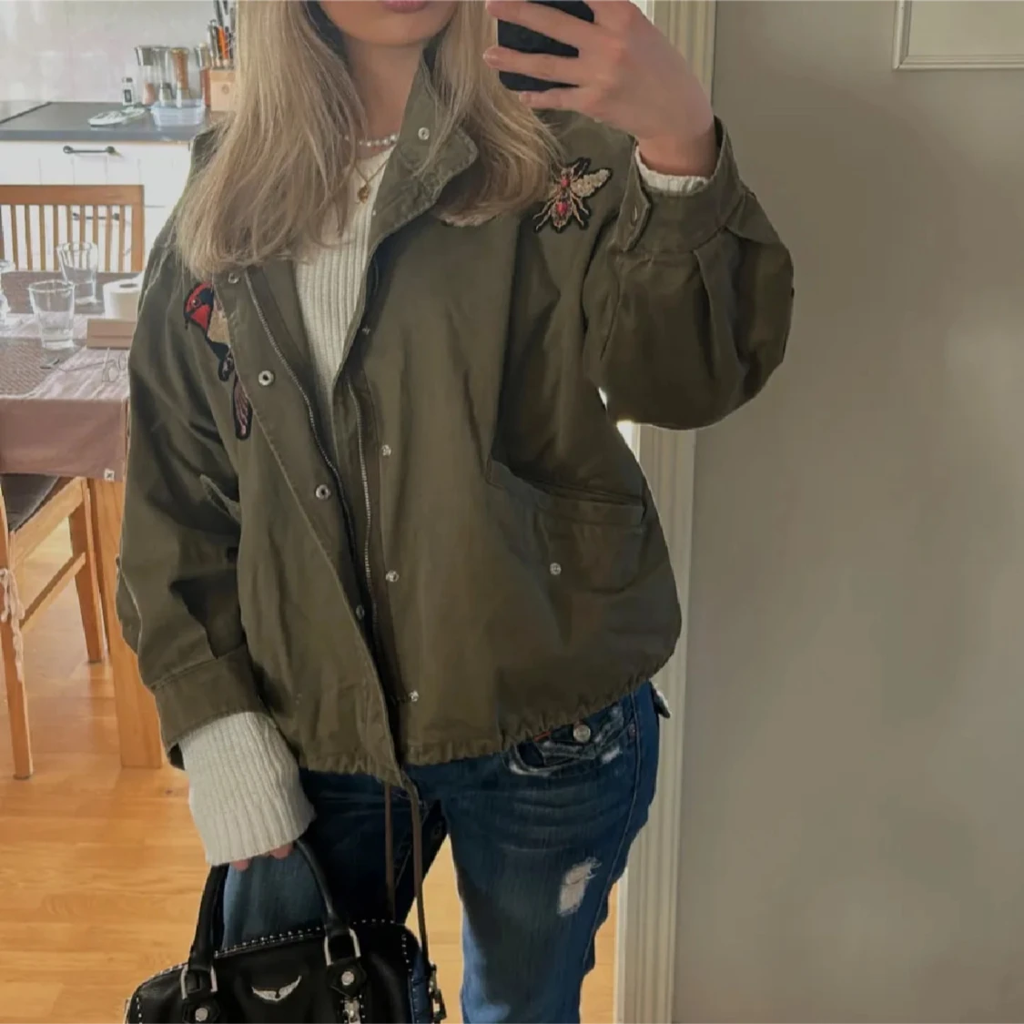 Olivgrön overshirt med broderier - 1