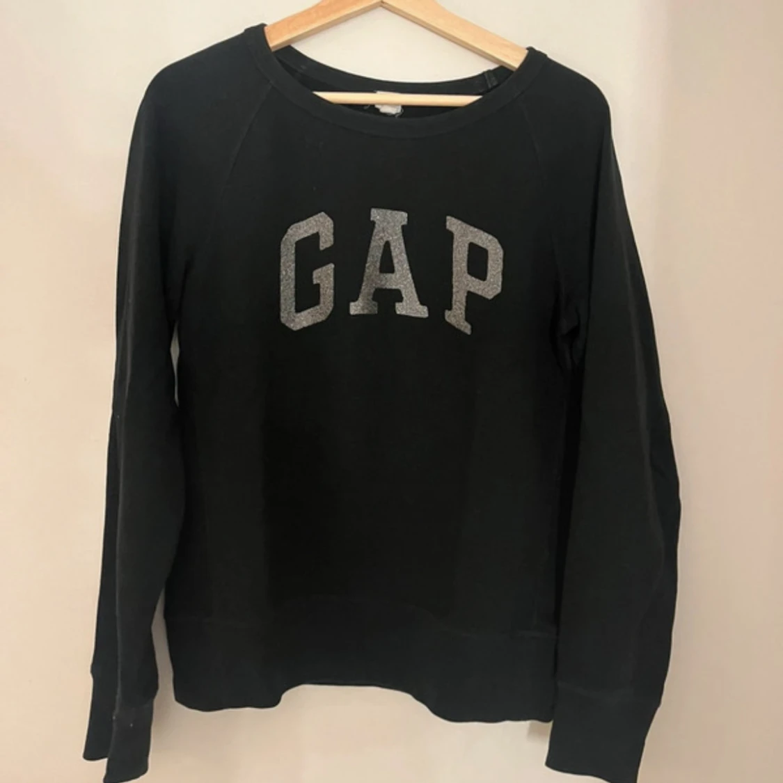 Svart GAP tröja