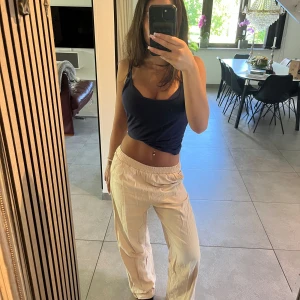 Beiga linnebyxor - säljer då jag nt använder dem mer. Skit sköna och luftiga byxor. 