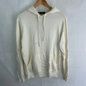 Morris hoodie - Fint skick! Modellen är 185 och bär M. Riktigt fin till sommaren