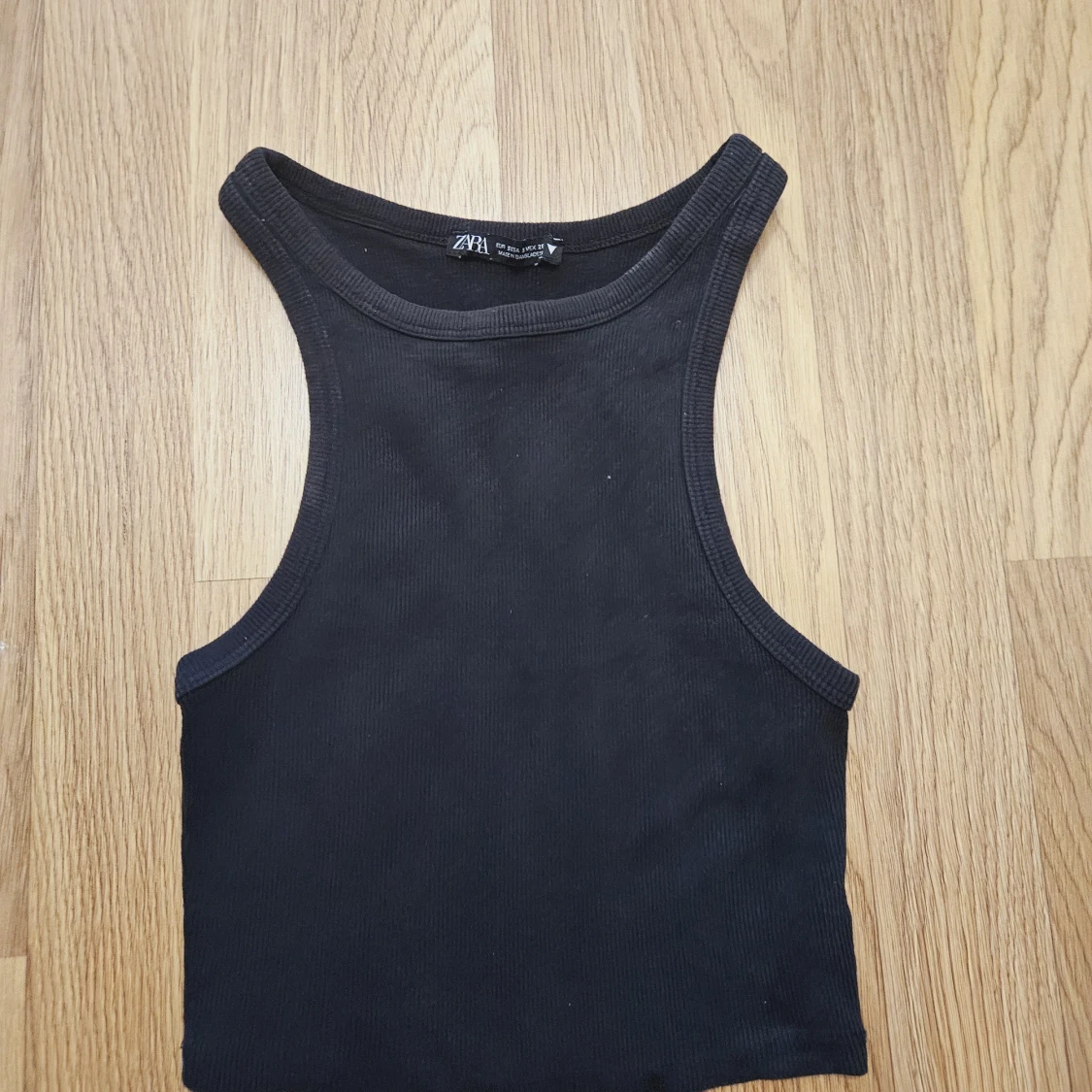 Svart ribbad linnetopp från Zara