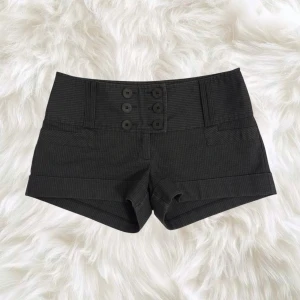 Lågmidjade rutiga shorts  - fina 2000s shorts från Jane Norman i jättebra skick