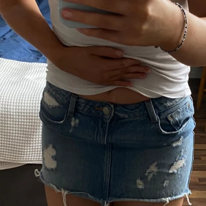 Jeanskjol  - Jättefin jeanskjol från zara som jag växt ut💕