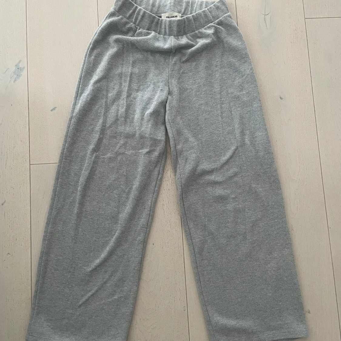 Grå mjukisbyxor från Pull&Bear