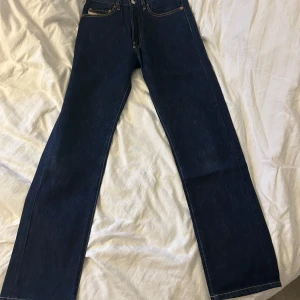 Diesel jeans  - Lågmidjade, mörkblå, storlek 29, (retro) 