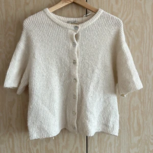 Vit stickad kofta från Gina Tricot - Jätte snygg! Perfekt till sommaren🔥🌺