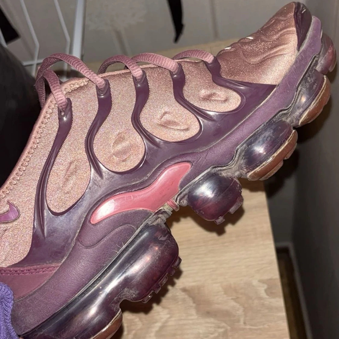 Nike Air Vapormax Plus i rosa och lila - 1