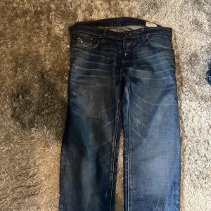 G-Star Raw 3301 jeans blå - Säljer ett par klassiska blå jeans från G-Star Raw, 34L 32W