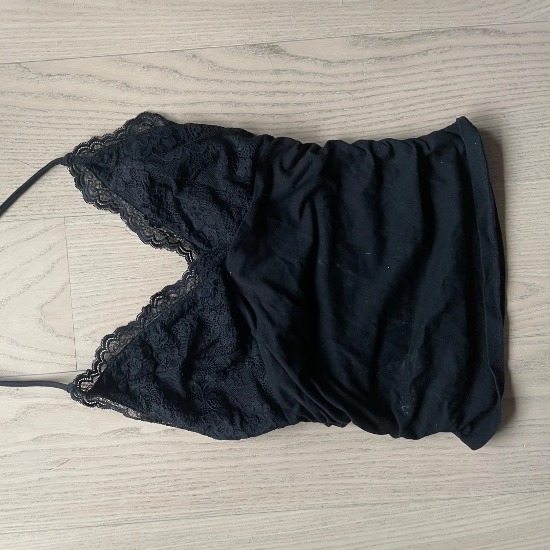 Svart spetslinne med tunna band - 2