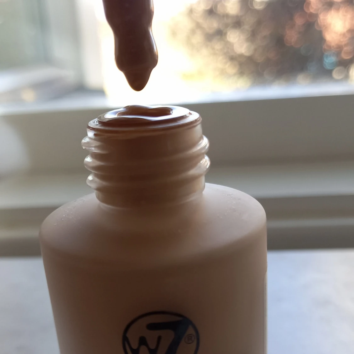 W7 Genius Feather Light Foundation - 3