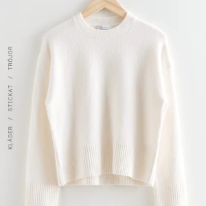 Vit stickad tröja  - Super fin stickad tröja från & other stories, inga defekter!!💞💞