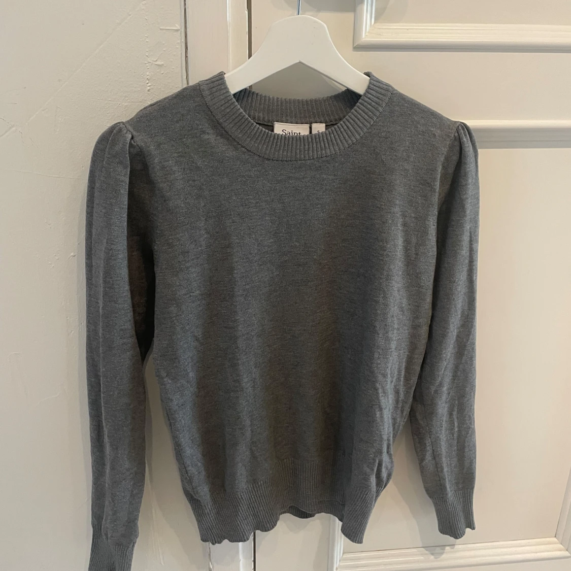 Grå stickad tröja från Saint Tropez