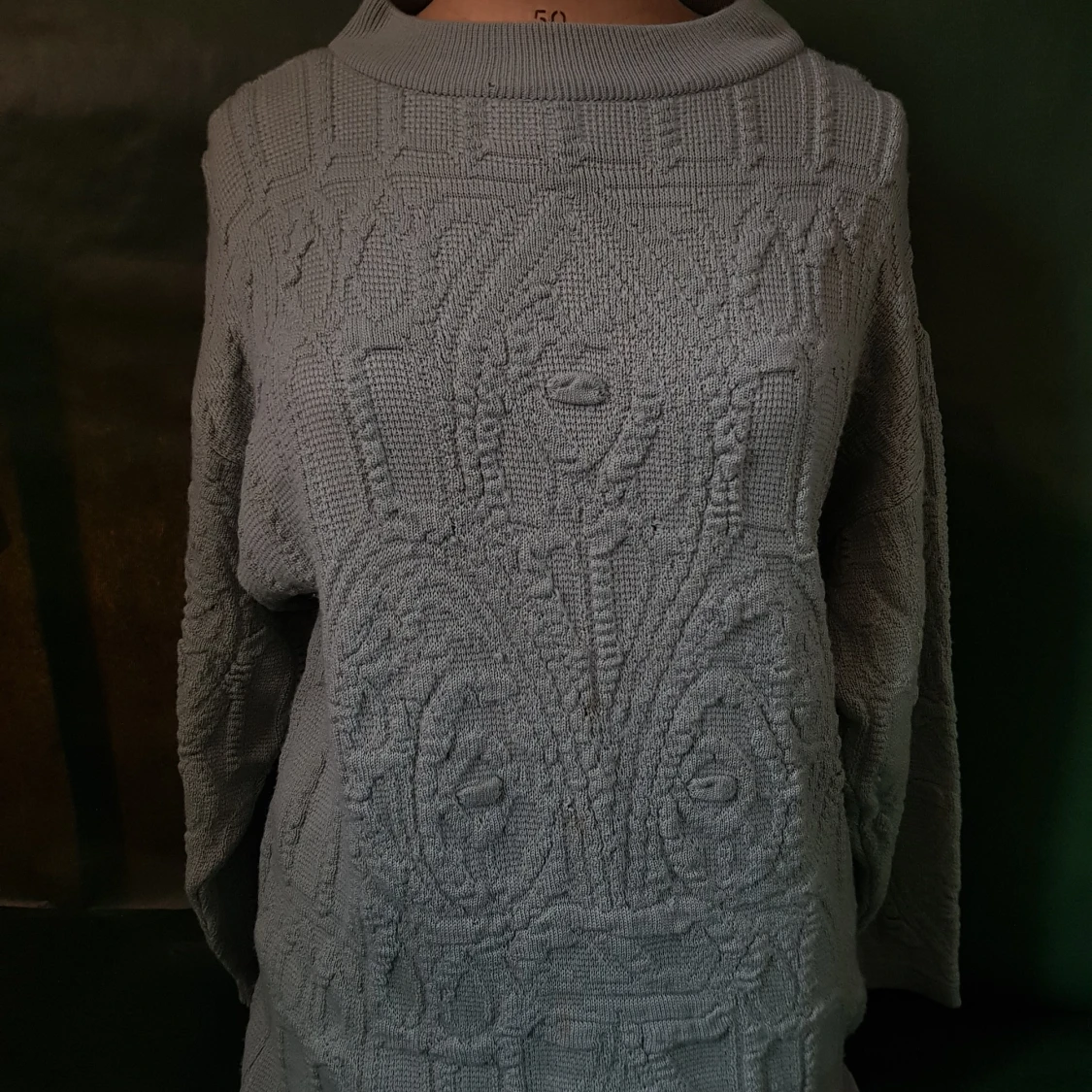 Ljusgrå stickad tröja med strukturmönster - 2