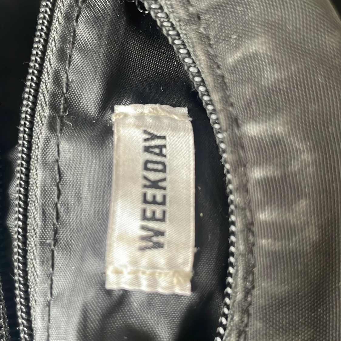 Svart axelväska från Weekday - 2