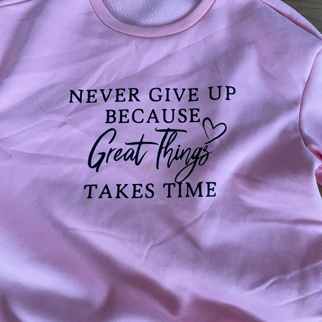 Rosa sweatshirt med text - 1