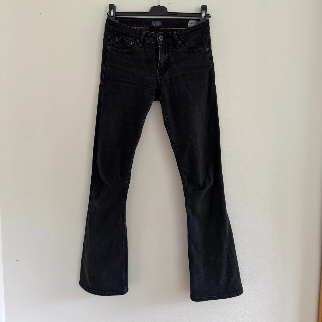 Svarta bootcut jeans från Crocker - 1