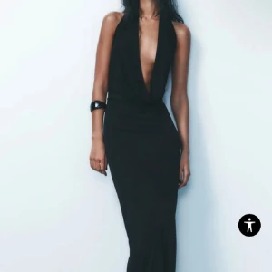 Söker Zara klänning - Söker efter debba klänningen från Zara i storlek XS eller S. Alla färger är aktuella! Skicka bild och pris i chatten! 🫶🏼