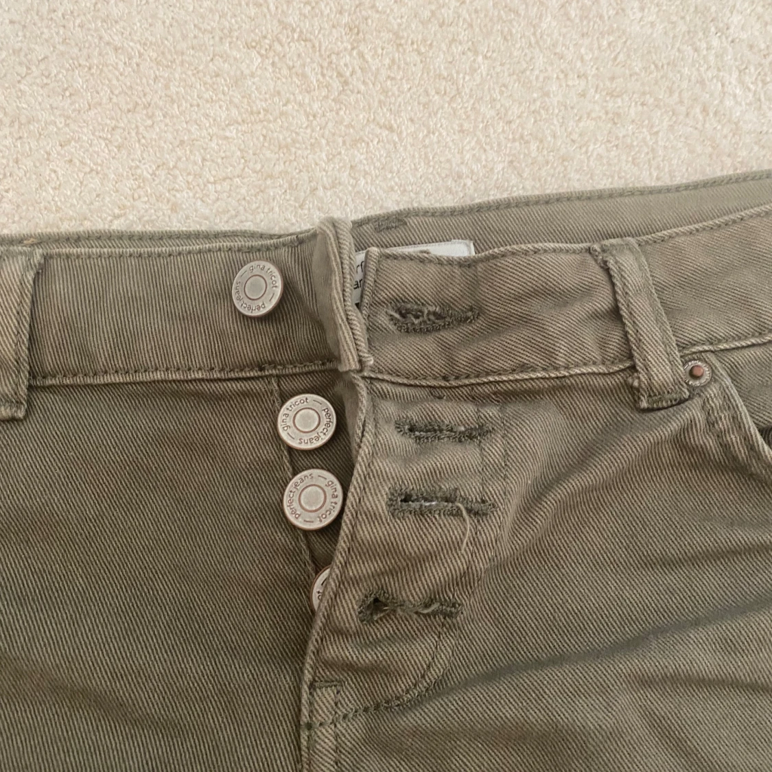 Olivgröna low waist jeansshorts  - 2