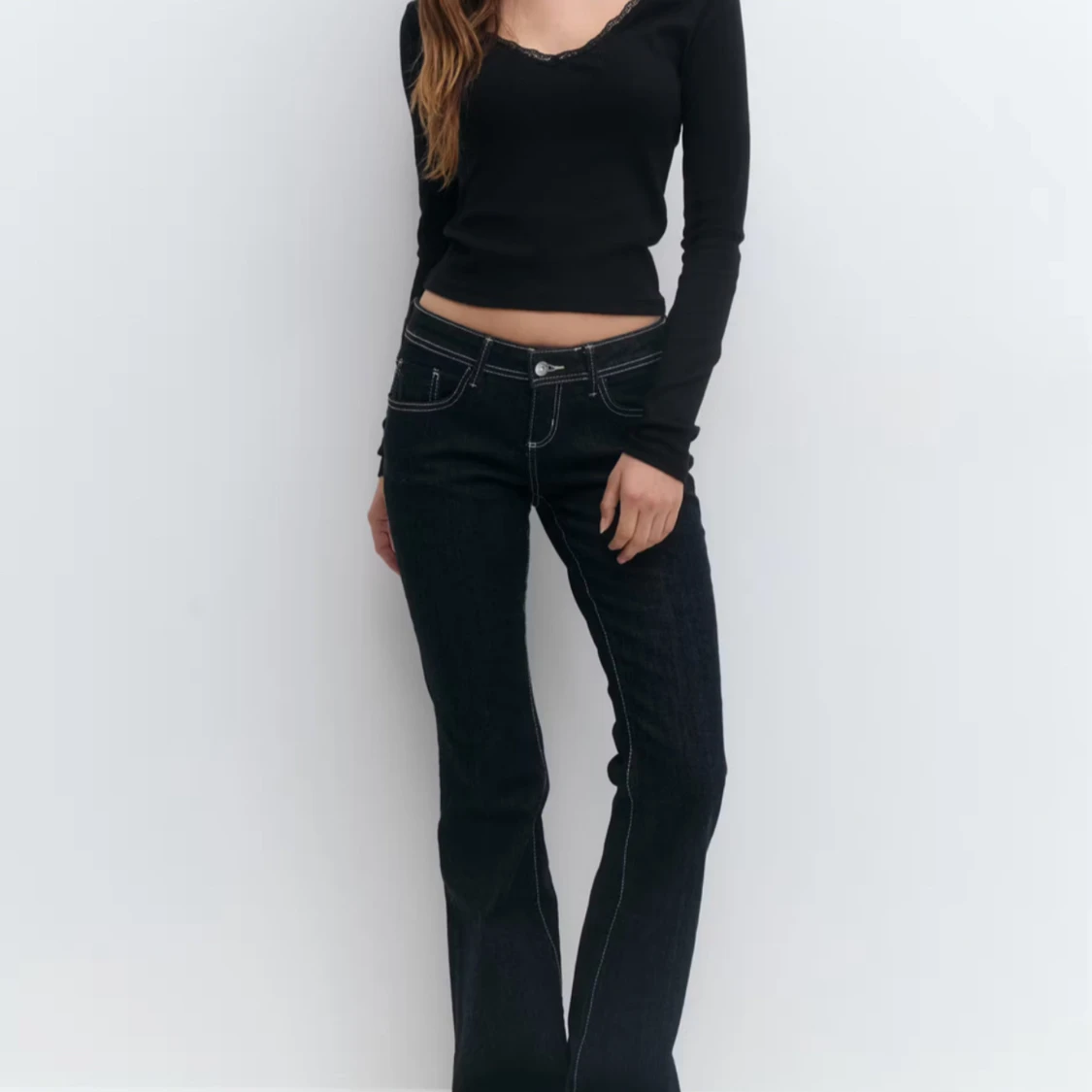 Svarta bootcut jeans från Gina Tricot - 3