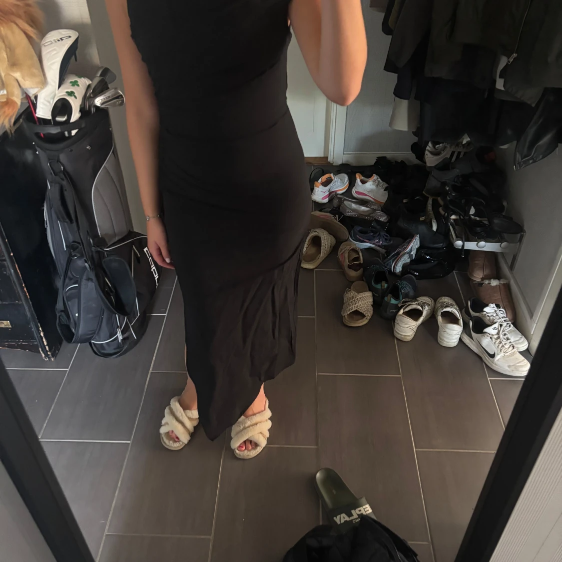 Svart långklänning från MNG