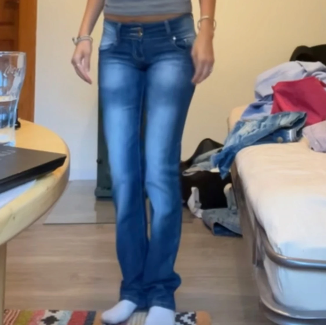 Blå bootcut jeans, low waist
