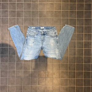 Jack and Jones jeans  - Säljer dessa svin snygga Jack and Jones jeansen i storlek W30 L30 och i modellen slimfit/glenn, priset är inte fast utan går att diskutera!