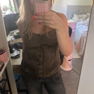 Brunt linne - Linne i satin, så snyggt!🤎färgen är en blandning av brun och grön