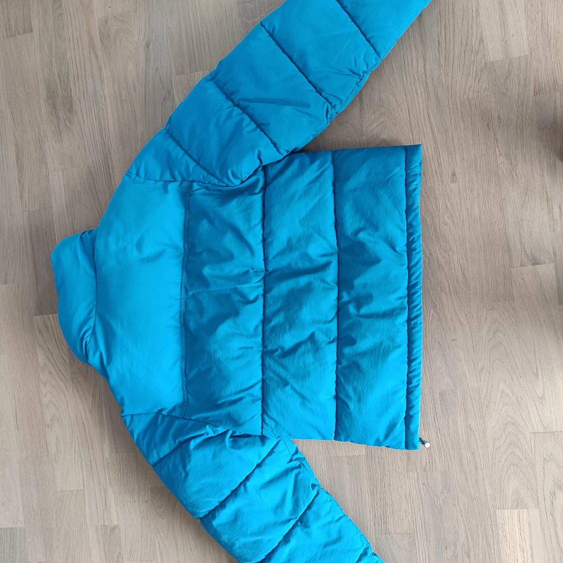 Blå pufferjacka från Gina Tricot  - 4