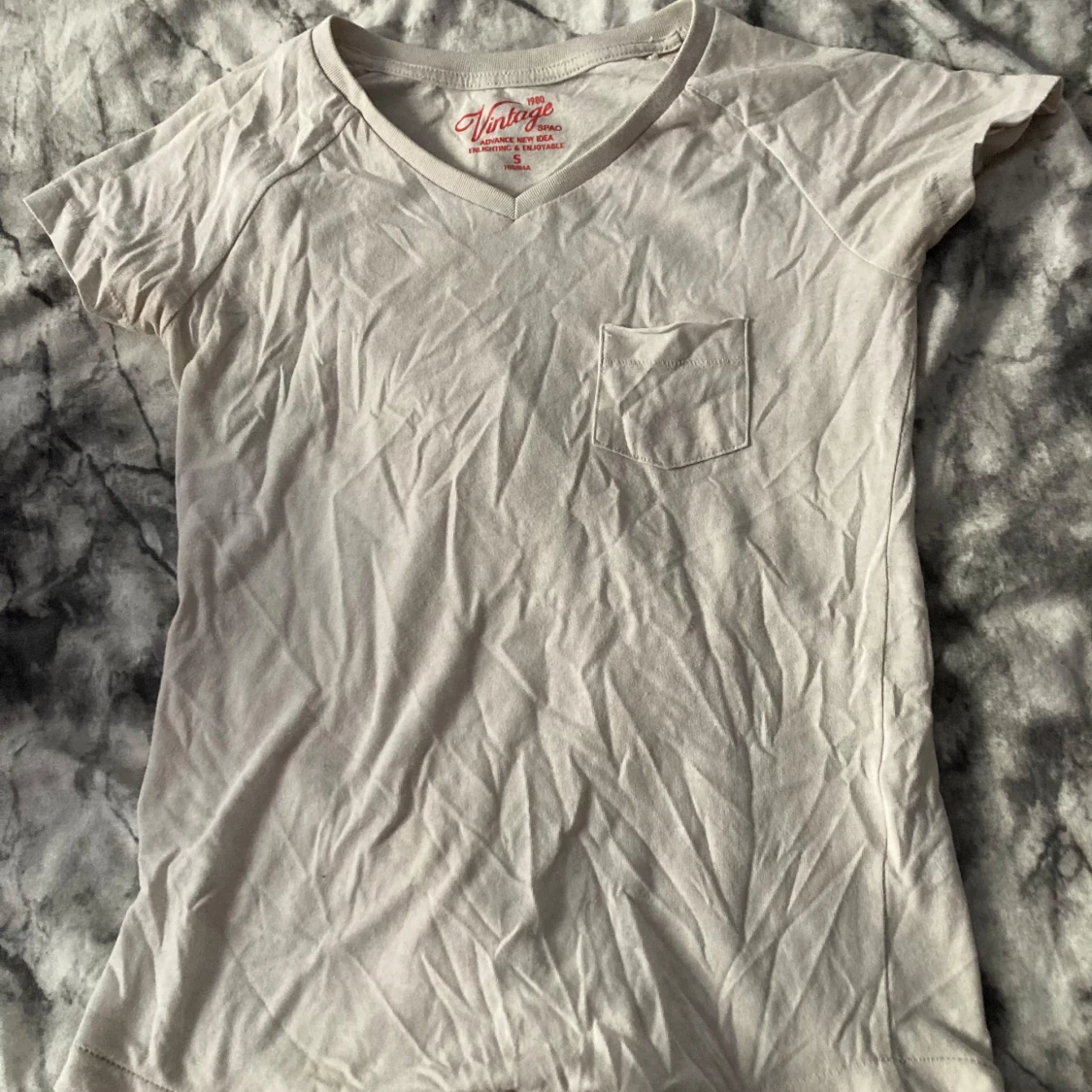 Vit v-ringad t-shirt från Vintage SPAO