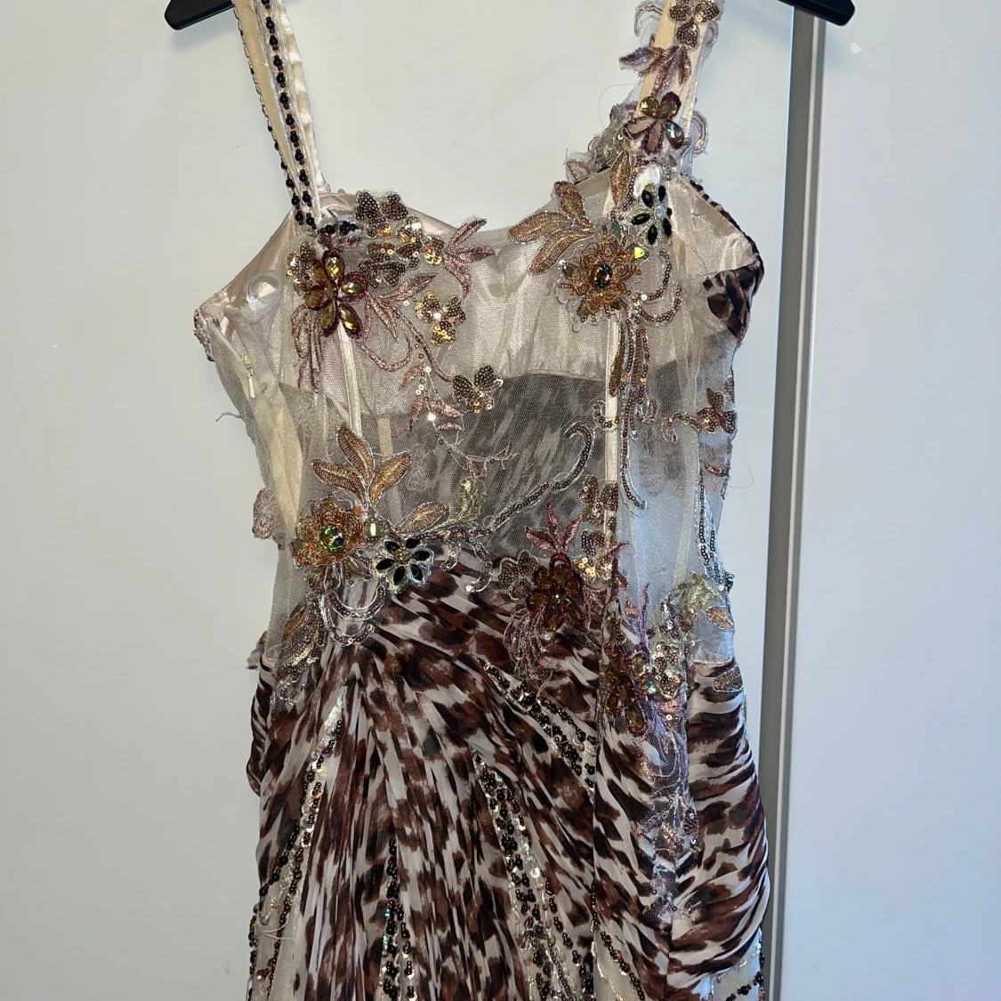 Lång leopardmönstrad festklänning - 4