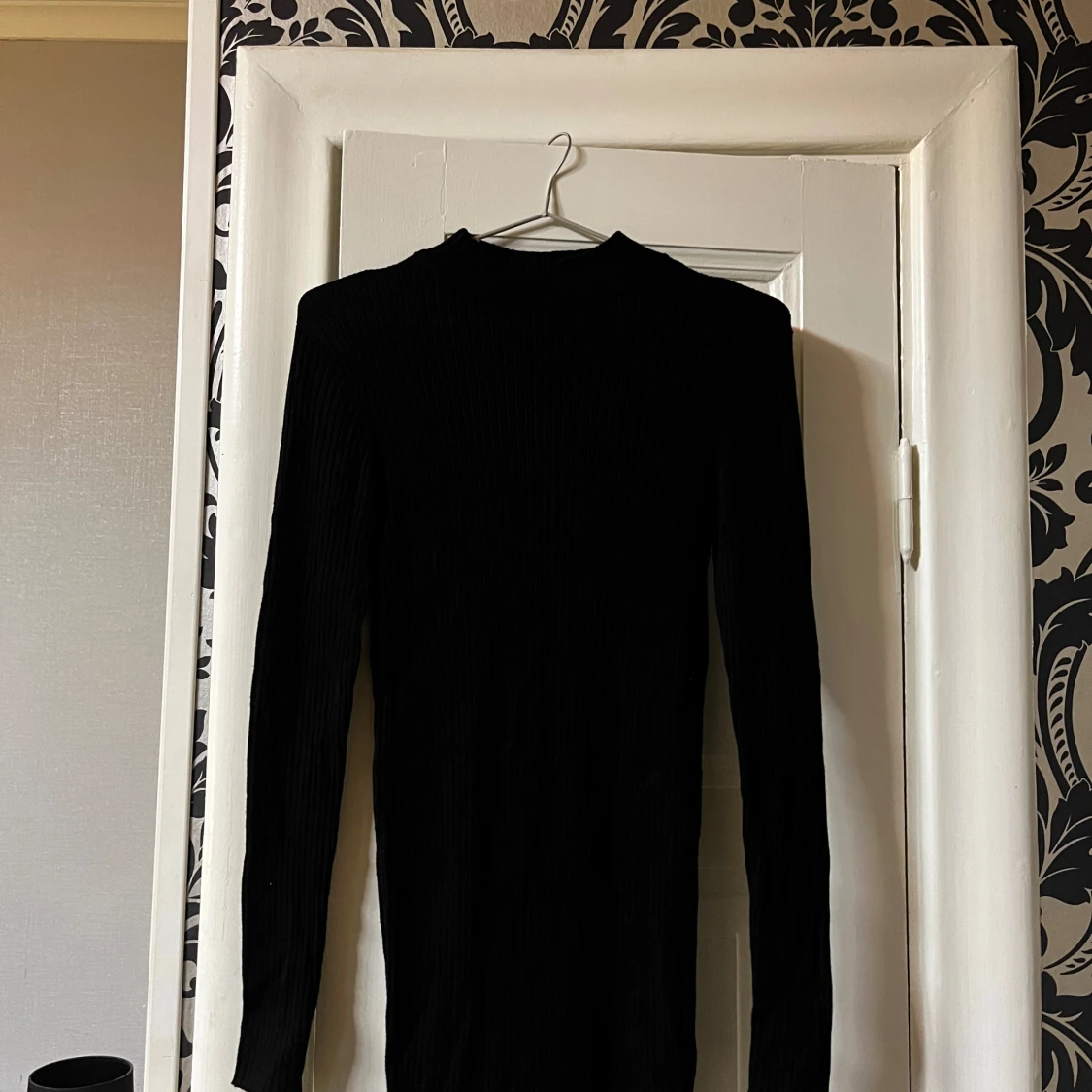 Svart ribbad klänning från Amisu Strl 38 men sitter som 36 - 1