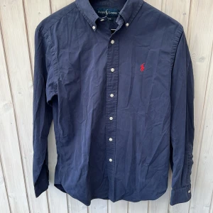 Ralph lauren skjorta - Snygg ralph lauren skjorta! | skick : 8,5/10! | size : S | tveka inte på att höra av dig | postar samma dag som köp🤩