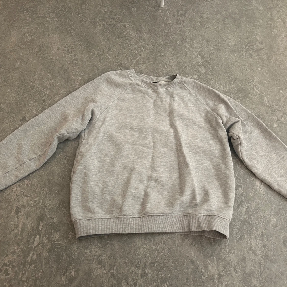 Grå sweatshirt från H&M 