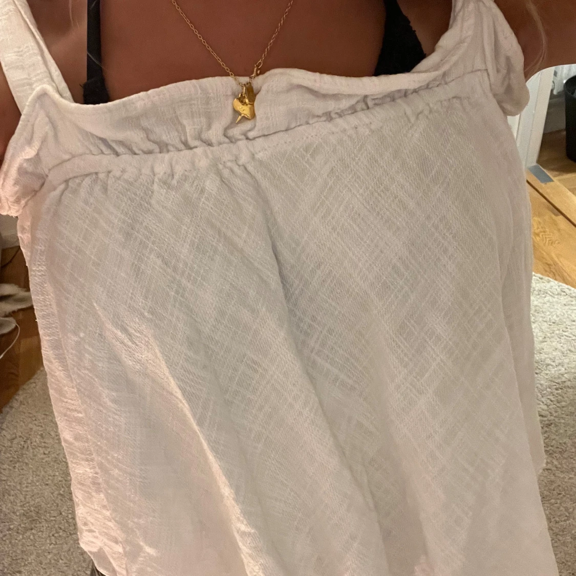 Vit luftig linnetopp med breda axelband - 1