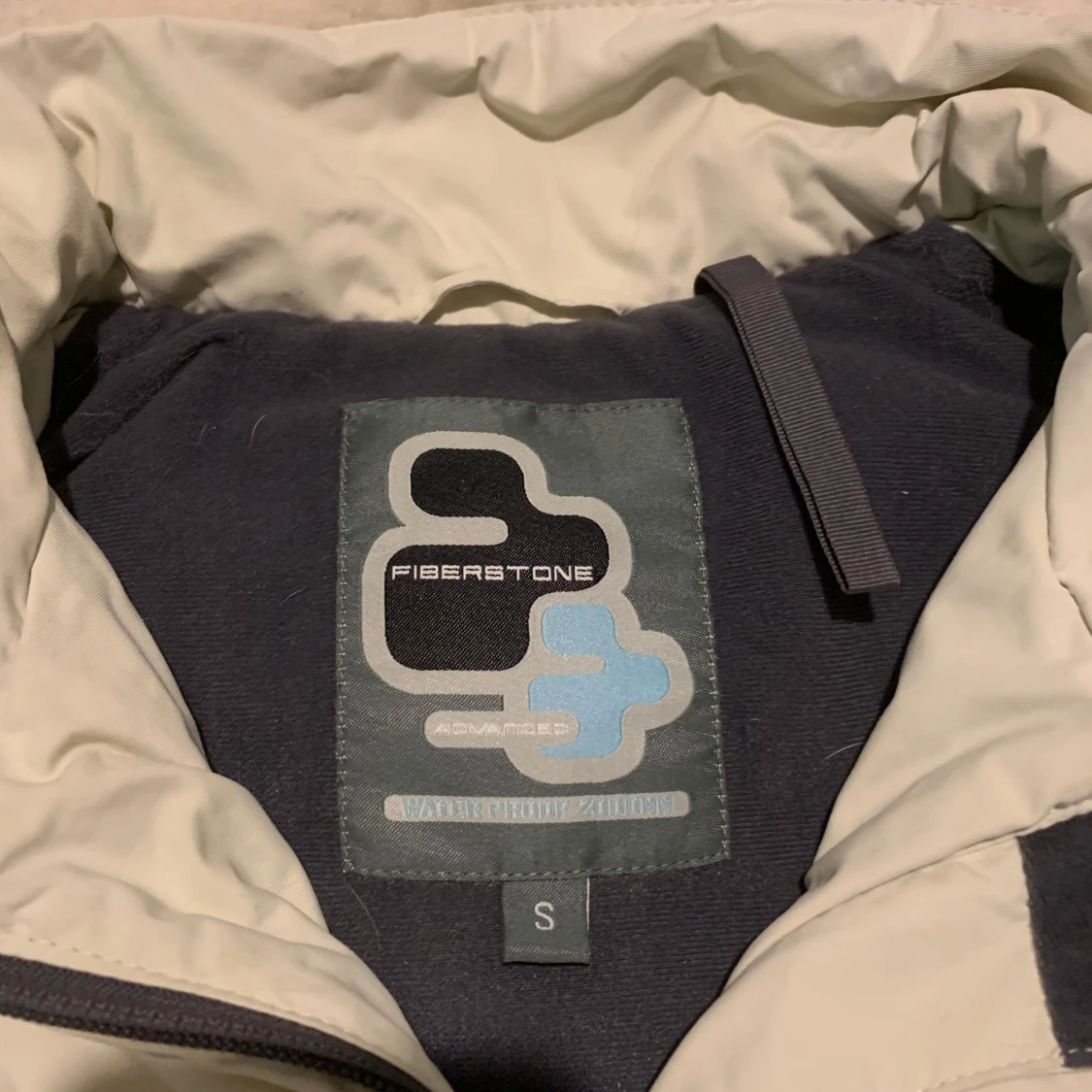 Vit pufferjacka från Fiberstone S - 2