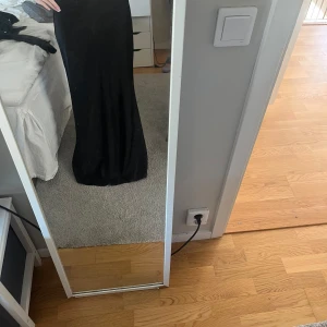 Satinkjol  - Supersnygg långkjol i satin från VILA❤️❤️