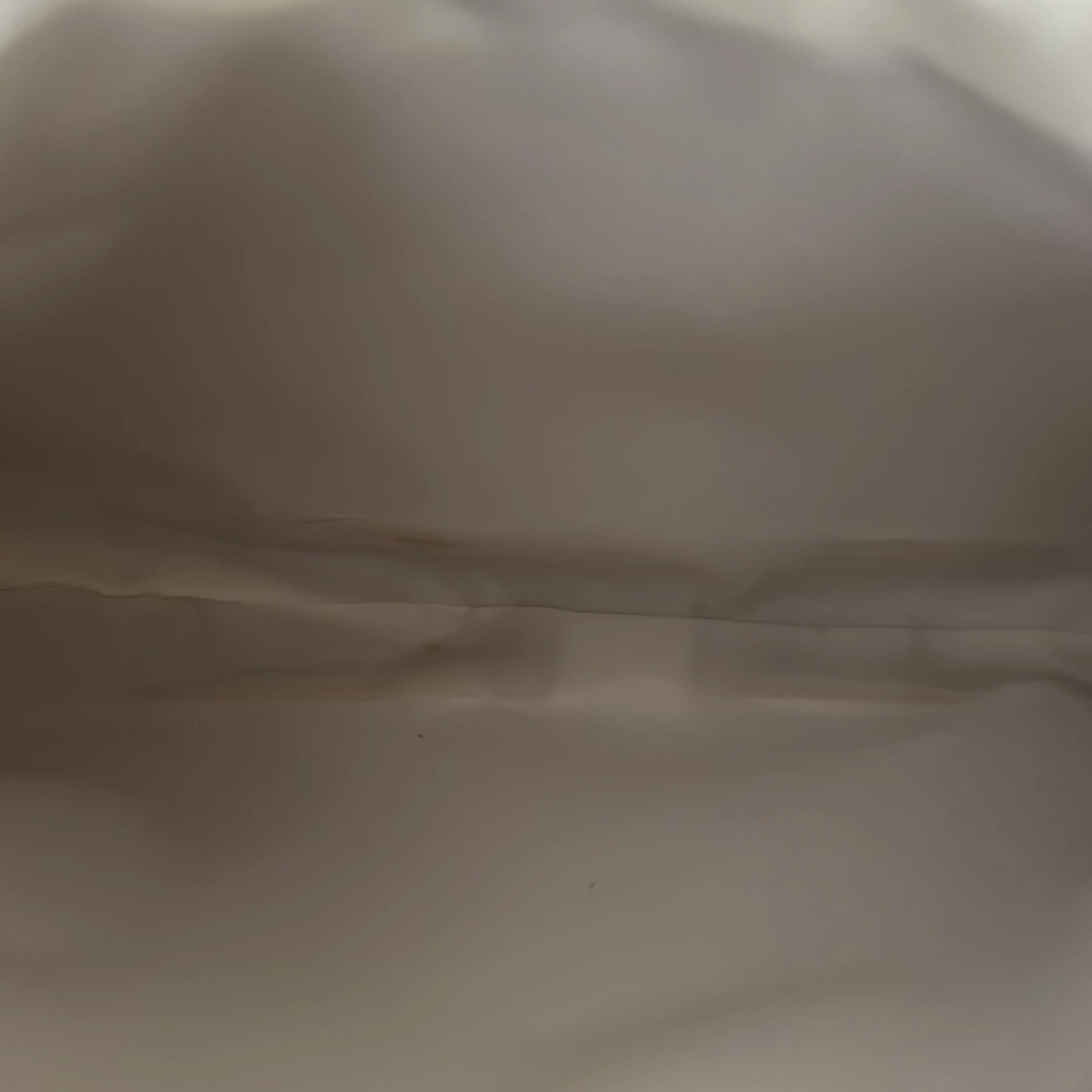 Beige axelväska med croco-mönster - 1