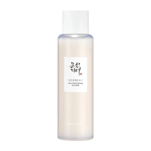 Beauty of Joseon Rice Milk Toner🤍 - Glow Replenishing Rice Milk Toner från Beauty of Joseon ger huden ett återfuktande glow. Säljer för att den inte matcha min hud typ annars tycker jag den är jätte bra och man får verkligen glow!💓har använt den 3 gånger och kmr såklart sprita den innan jag skickar iväg den!💗