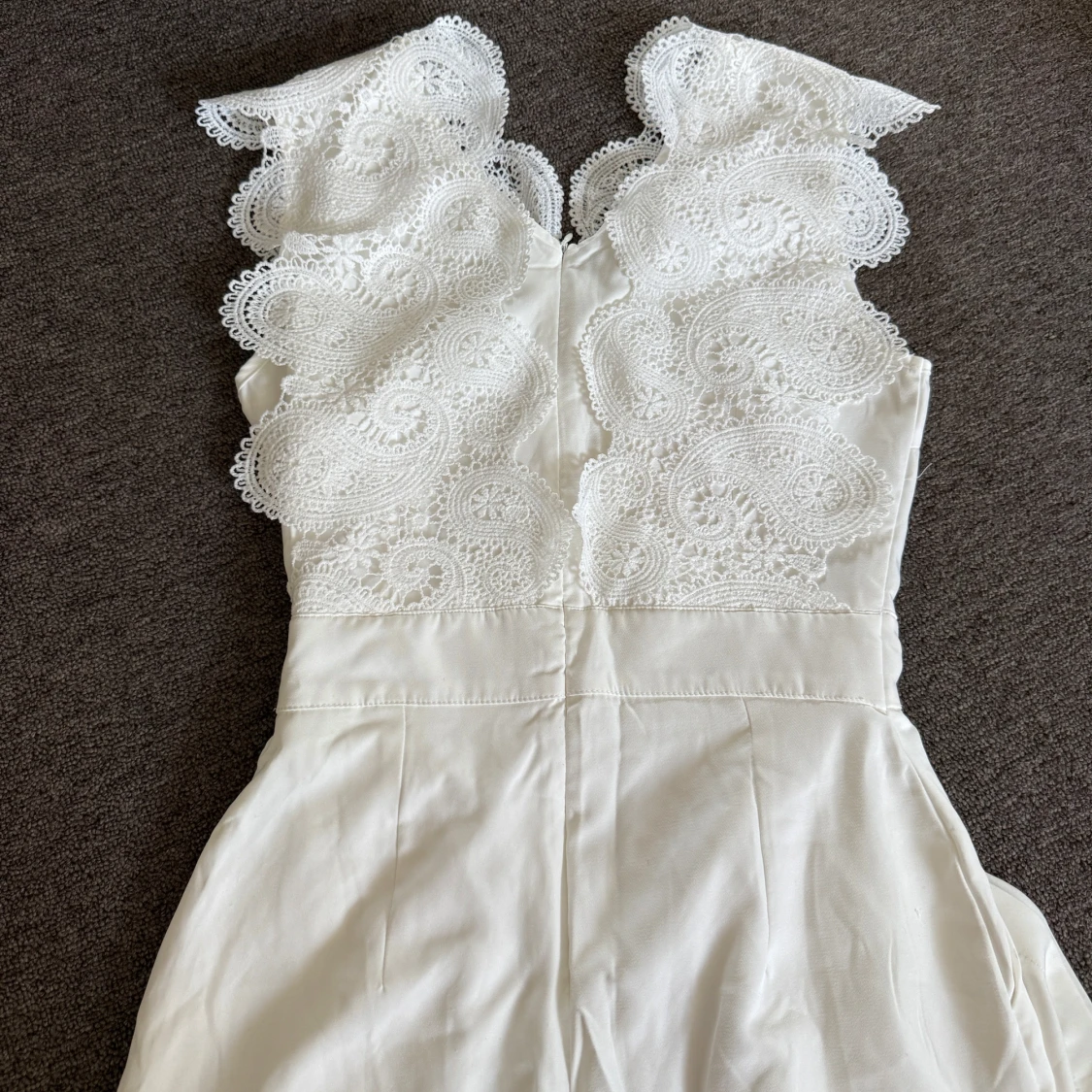 Vit spetsdetaljerad byxdress - 3