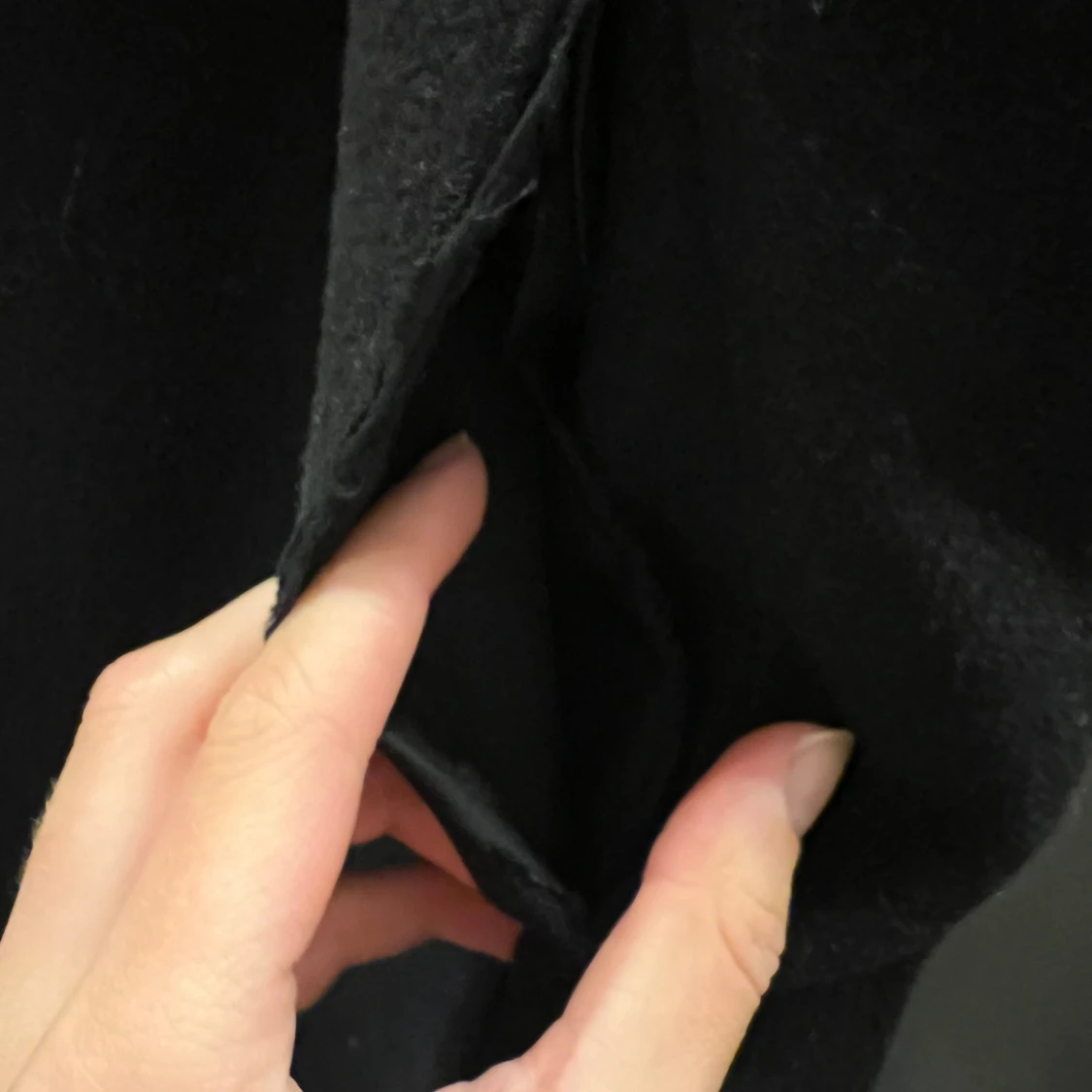 Svart kappa i ullmix - 1