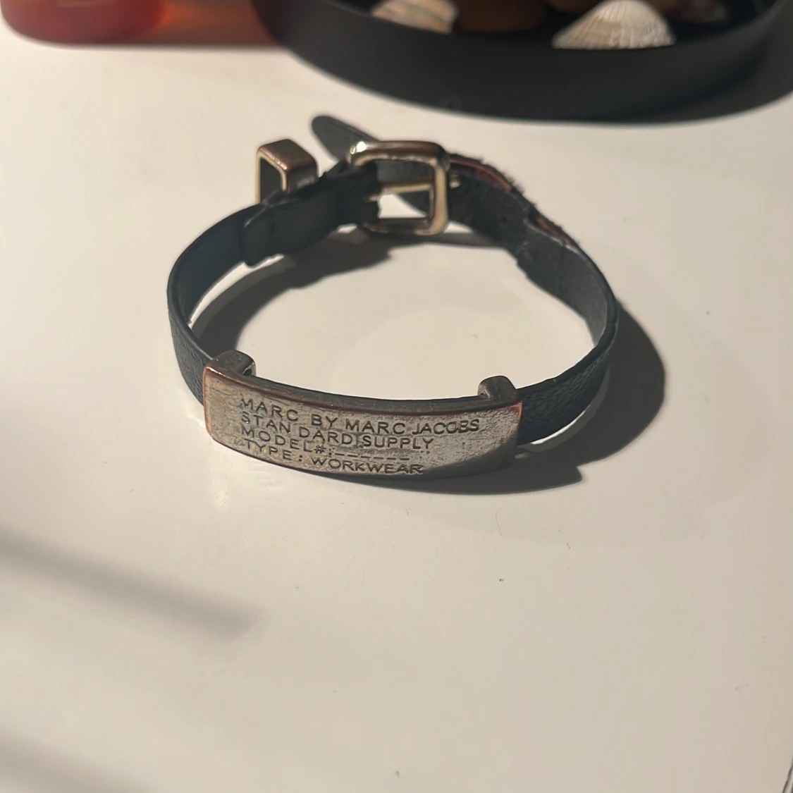 Silvrigt läderarmband Marc by Marc Jacobs - 1