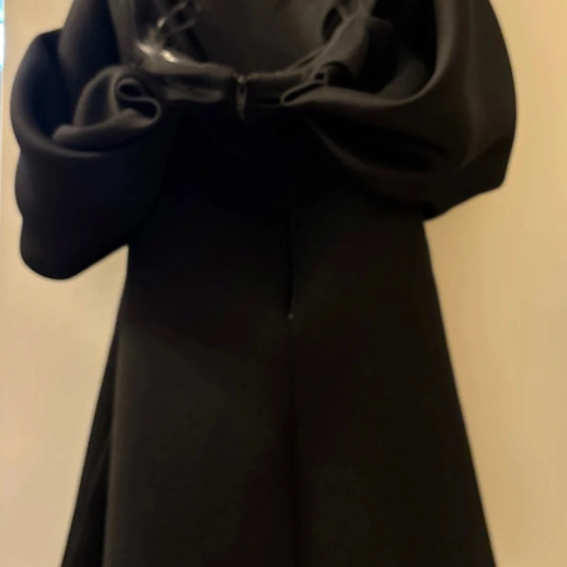 Svart kort klänning från ASOS DESIGN - 1