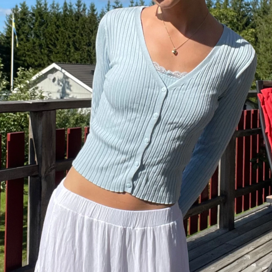 Ljusblå ribbad kofta med v-ringning