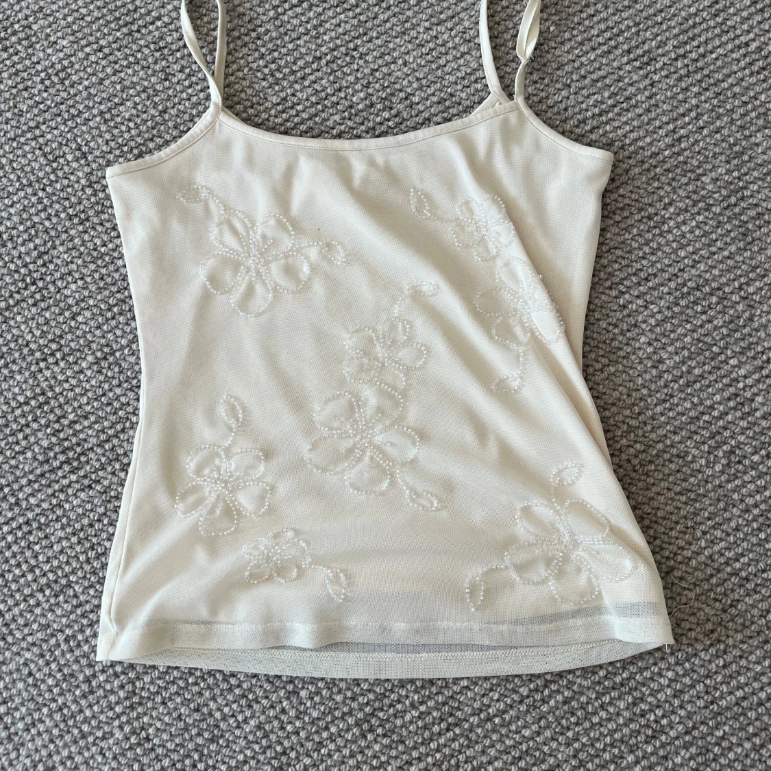 Topp med pärlbroderi - 1