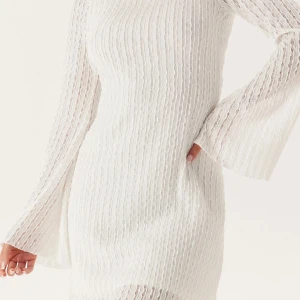 Bubbelroom- Strukturerad kortklänning med öppen rygg - Kort klänning med öppen rygg frän bubbelroom. Oanvänt! Prislappen sitter kvar pà plagget! Om du är intresserad skriv pả dm sà kan skicka fler bilder!