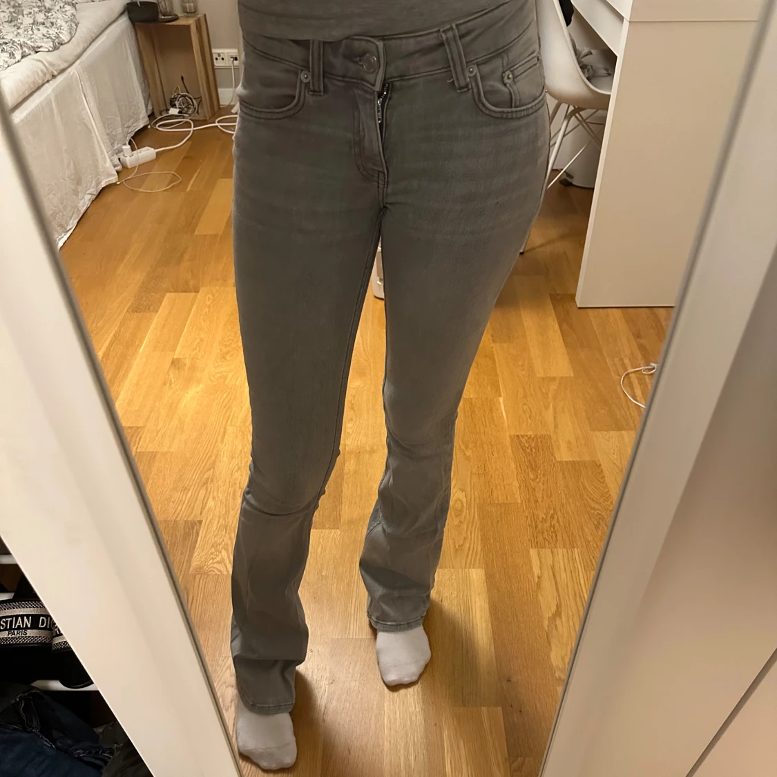 Grå bootcut jeans