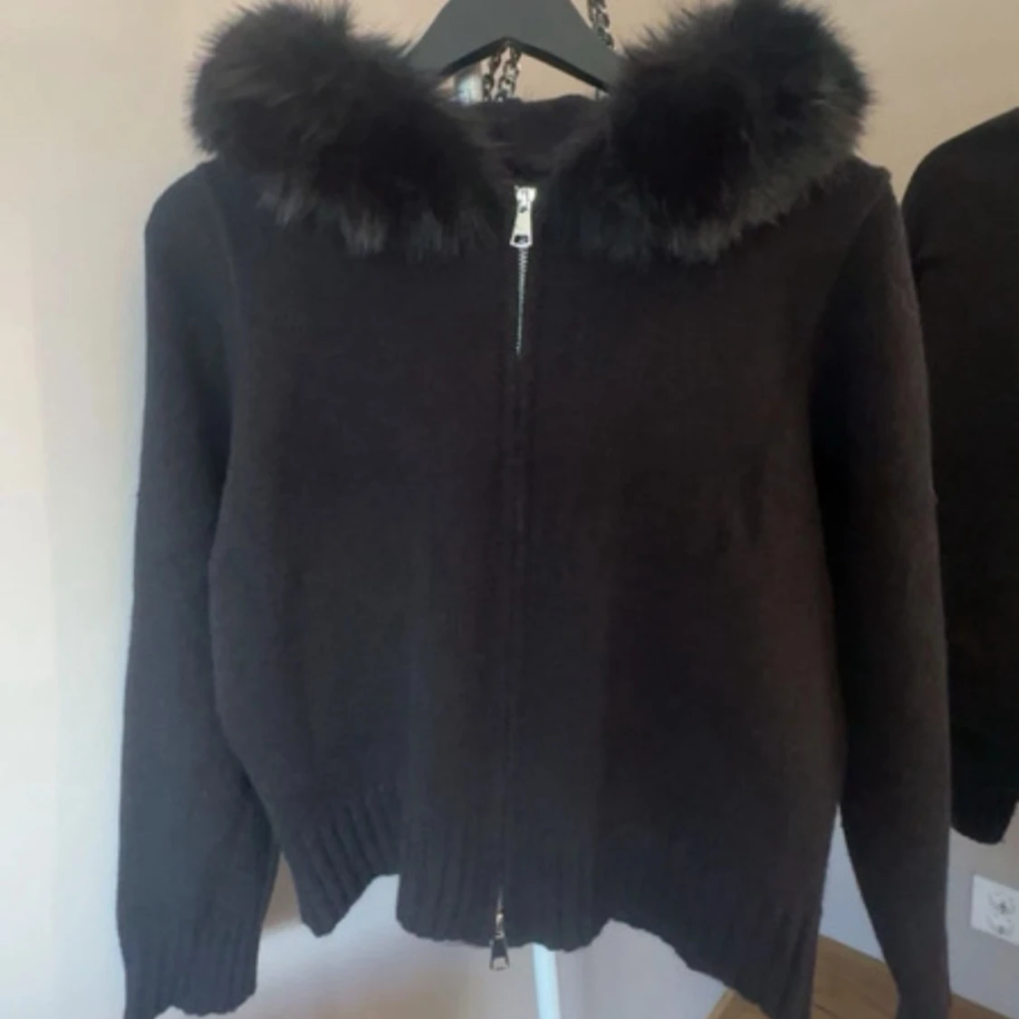 Svart stickad jacka  - 1