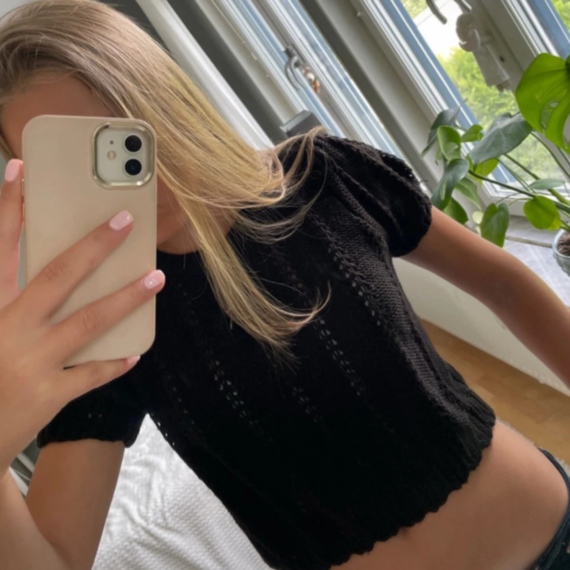 Svart stickad croppad topp