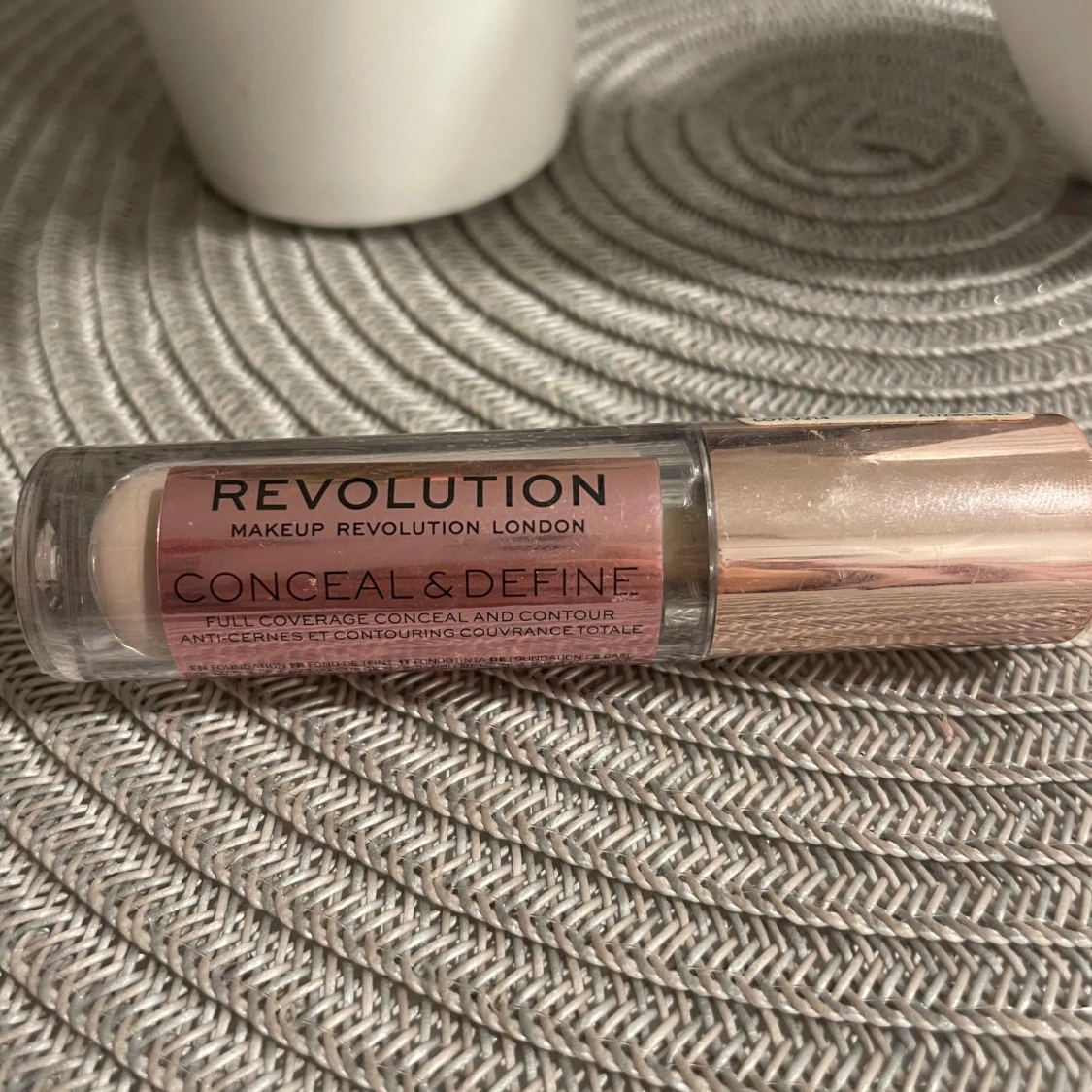 Revolution Conceal & Define Concealer - 1